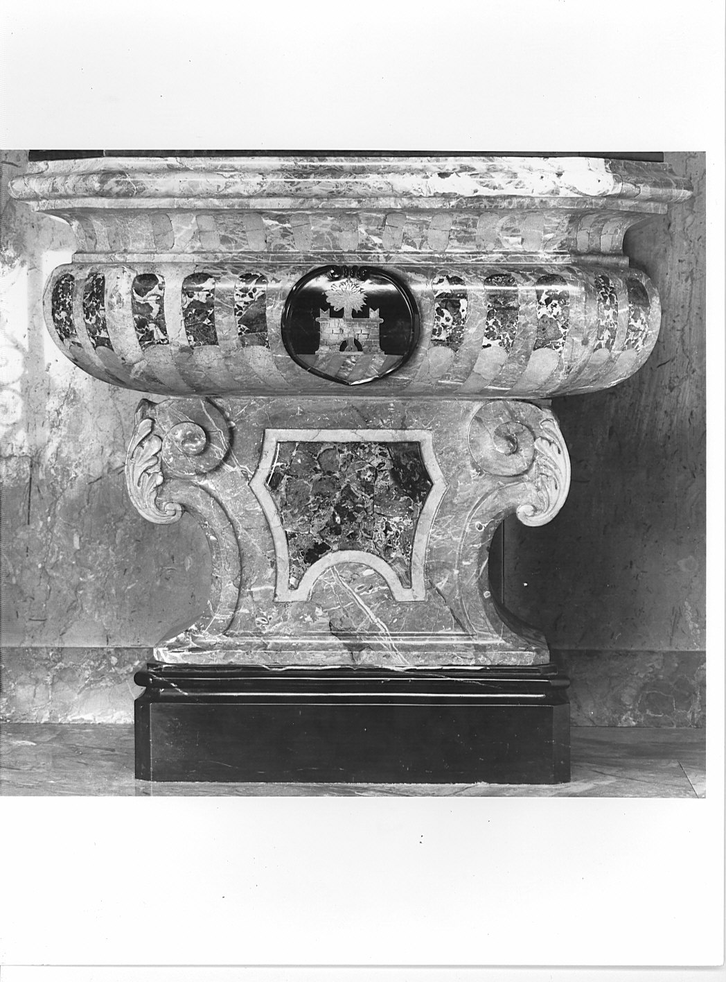 fontana battesimale - bottega lombarda (prima metà sec. XVIII)