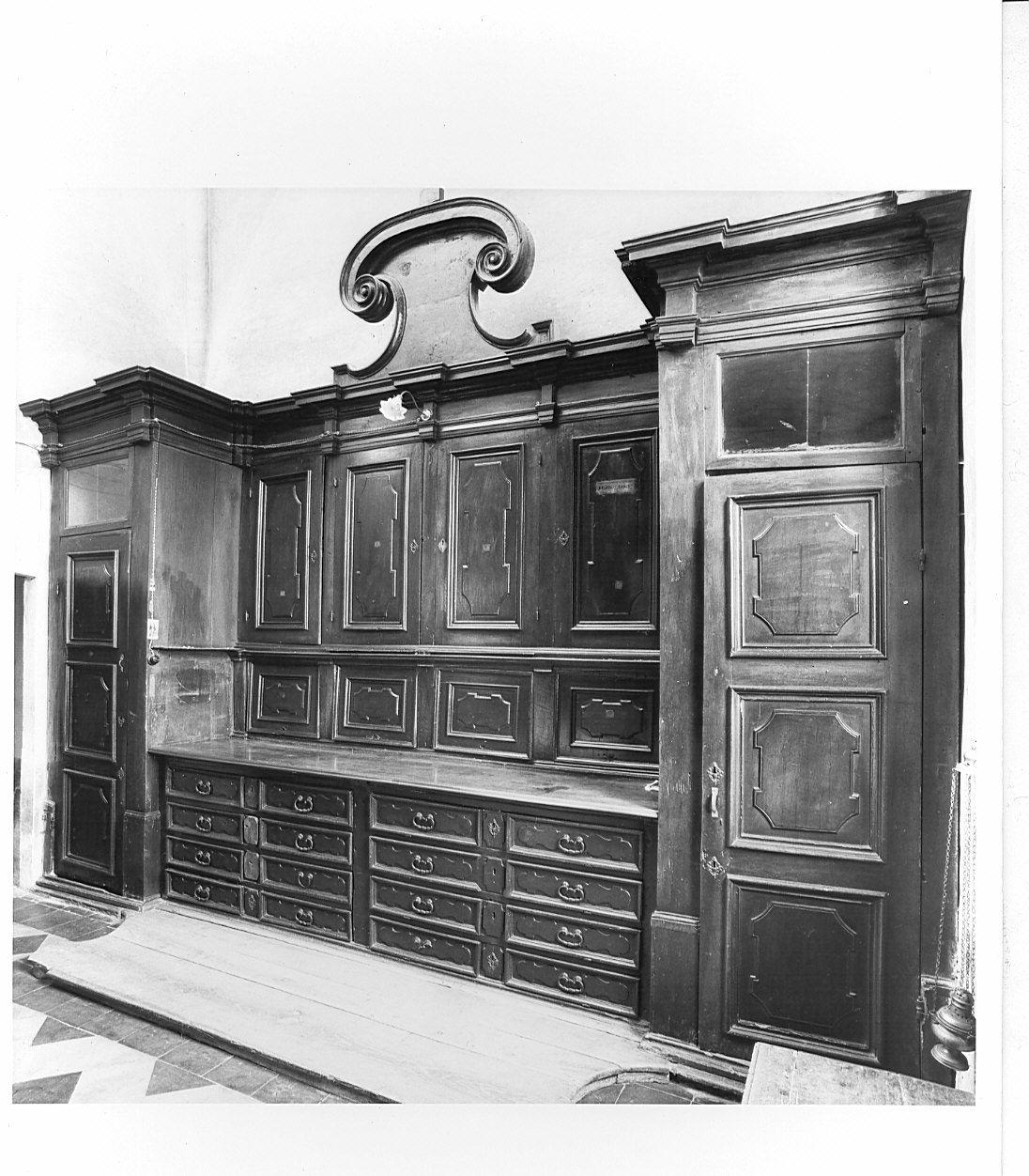 armadio da sacrestia - bottega lombarda (sec. XVIII)