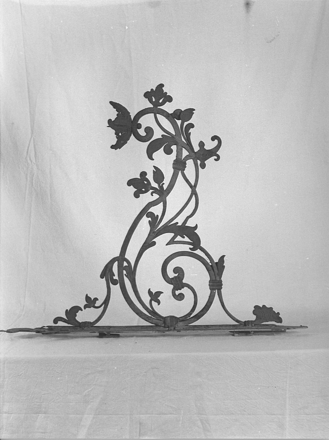 portacandela, coppia - bottega lombarda (sec. XVIII)