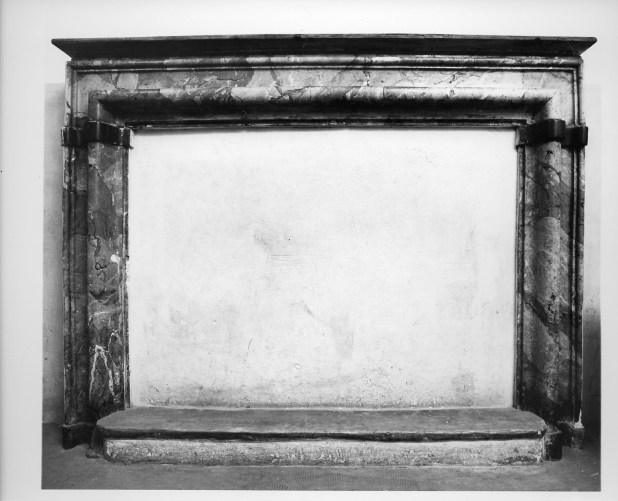mostra di camino, opera isolata - bottega lombarda (sec. XVIII)