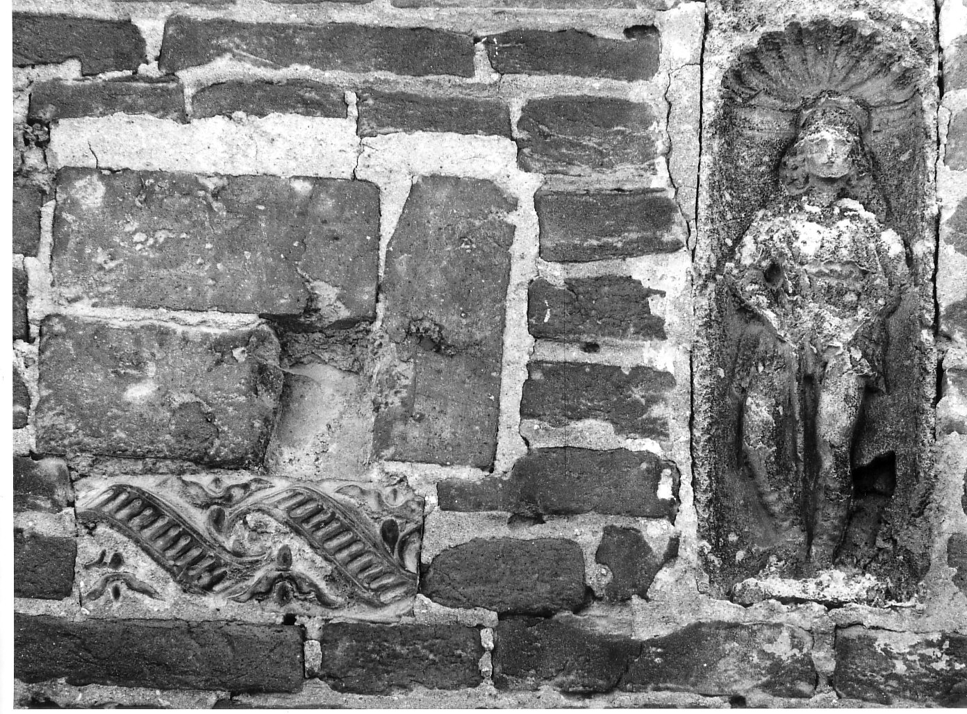 rilievo, frammento - bottega lombarda (sec. XVI)