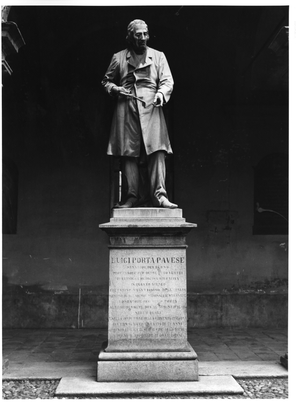 monumento a Luigi Porta (monumento commemorativo, opera isolata) di Martegani Alessandro (sec. XIX)