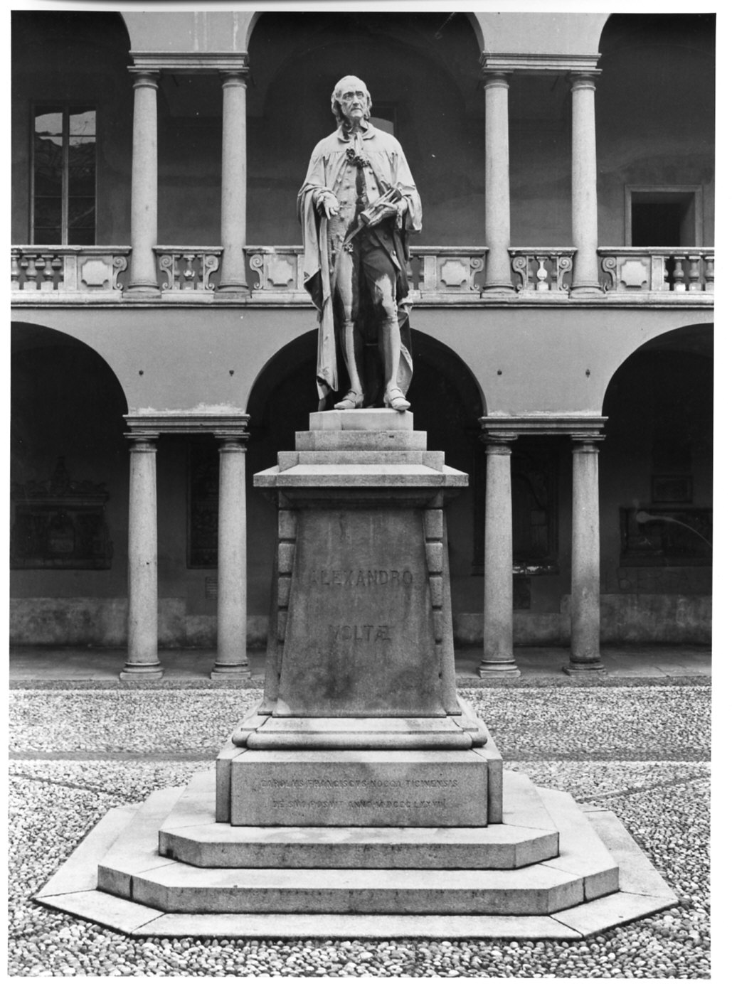 monumento ad Alessandro Volta (monumento celebrativo, opera isolata) di Tantardini Antonio (sec. XIX)