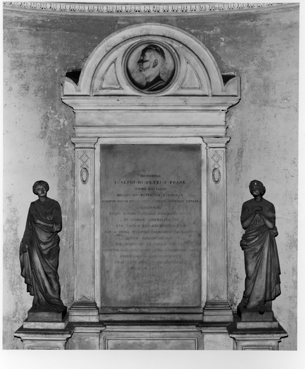 monumento a Giuseppe Giovanni Pietro Frank (monumento commemorativo, opera isolata) di Marchesi Pompeo (sec. XIX)