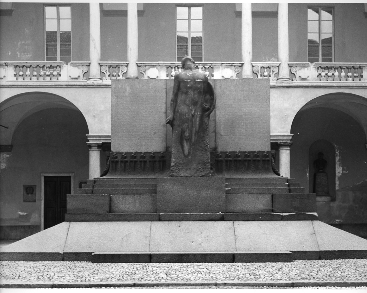 monumento ai Caduti della Prima Guerra Mondiale (monumento commemorativo, opera isolata) di Marabelli Alfonso (sec. XX)