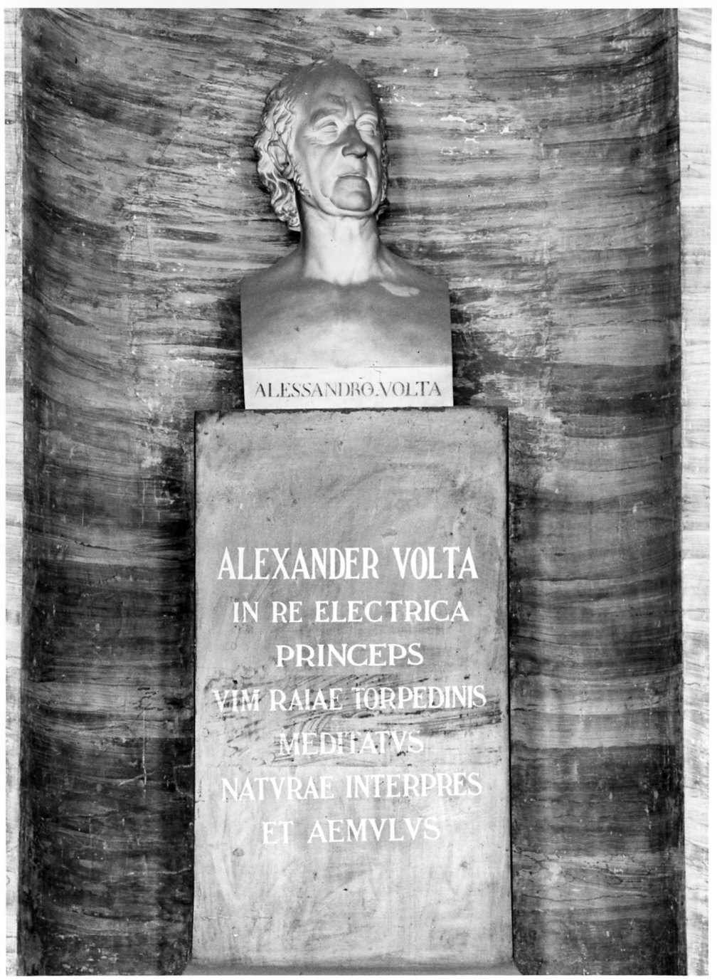 monumento ad Alessandro Volta (monumento celebrativo, opera isolata) di Comolli Giuseppe (sec. XIX)