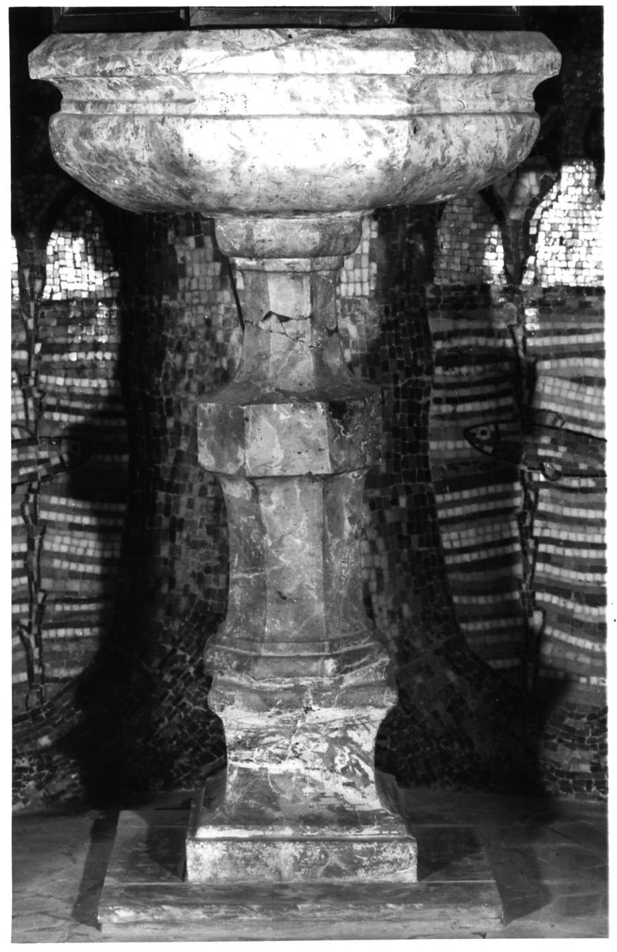 fonte battesimale, opera isolata - bottega lombarda (sec. XVIII)