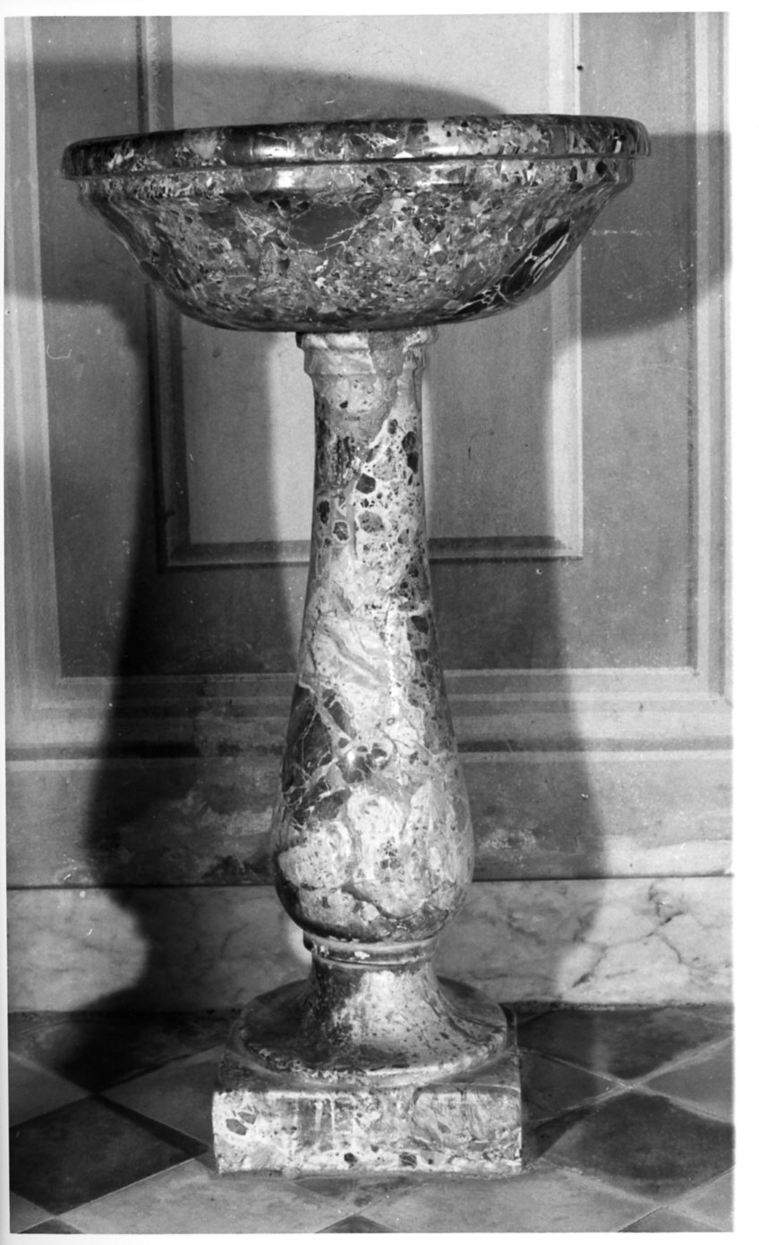 acquasantiera - a fusto, opera isolata - bottega lombarda (sec. XVII)