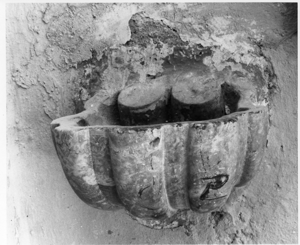 acquasantiera - da parete, opera isolata - bottega lombarda (sec. XVIII)