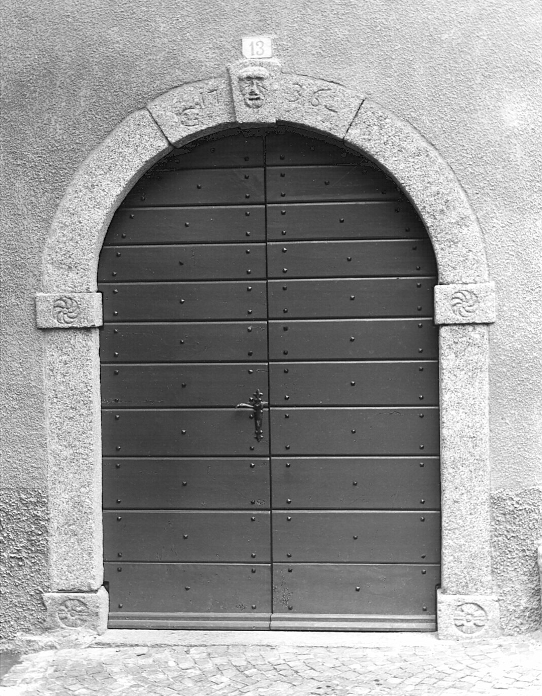 portale - ad arco, opera isolata - bottega lombarda (sec. XVIII)