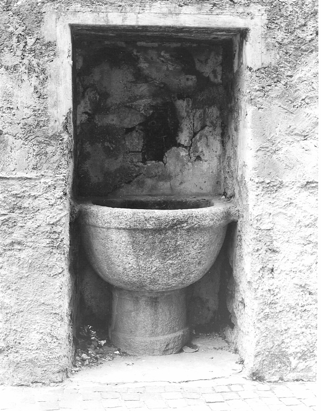 fontana - a muro, opera isolata - bottega lombarda (metà sec. XVII)