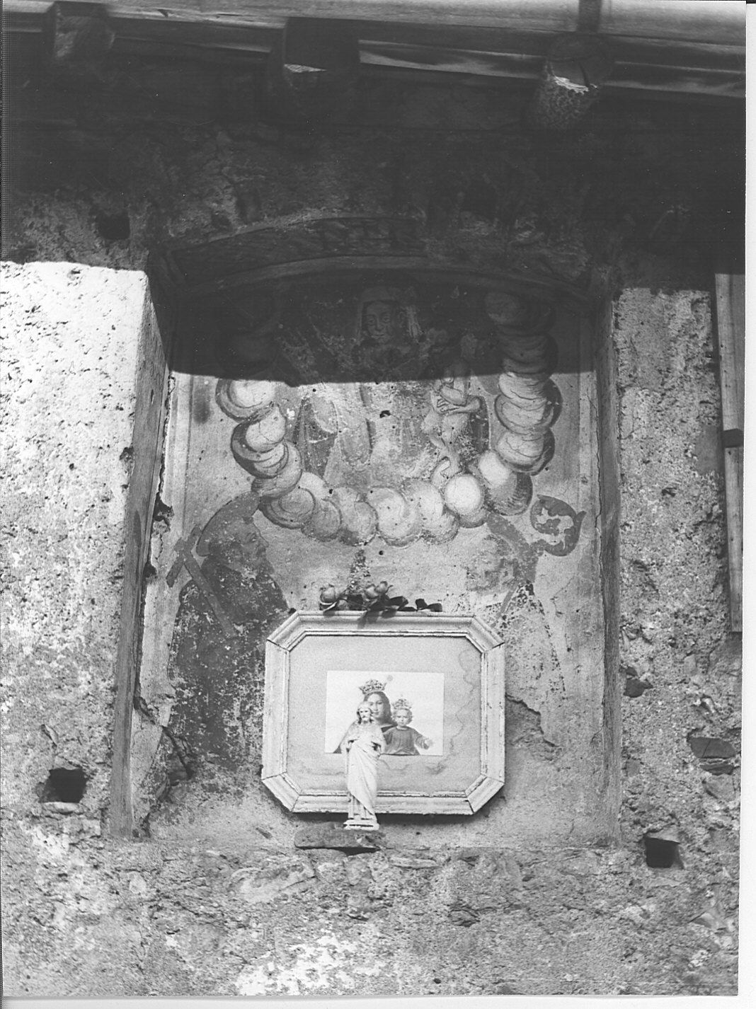 Madonna con Bambino tra San Carlo Borromeo e Sant'Antonio Abate (dipinto murale, opera isolata) - ambito lombardo (metà sec. XVIII)