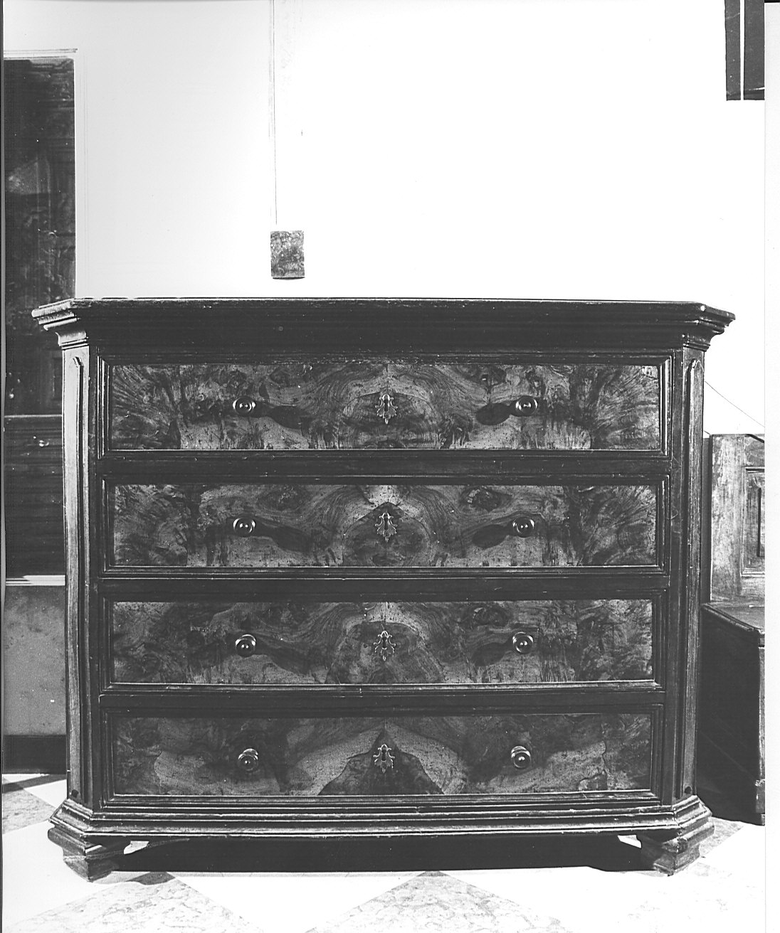 cassettone, opera isolata - bottega lombarda (fine/inizio secc. XVIII/ XIX)