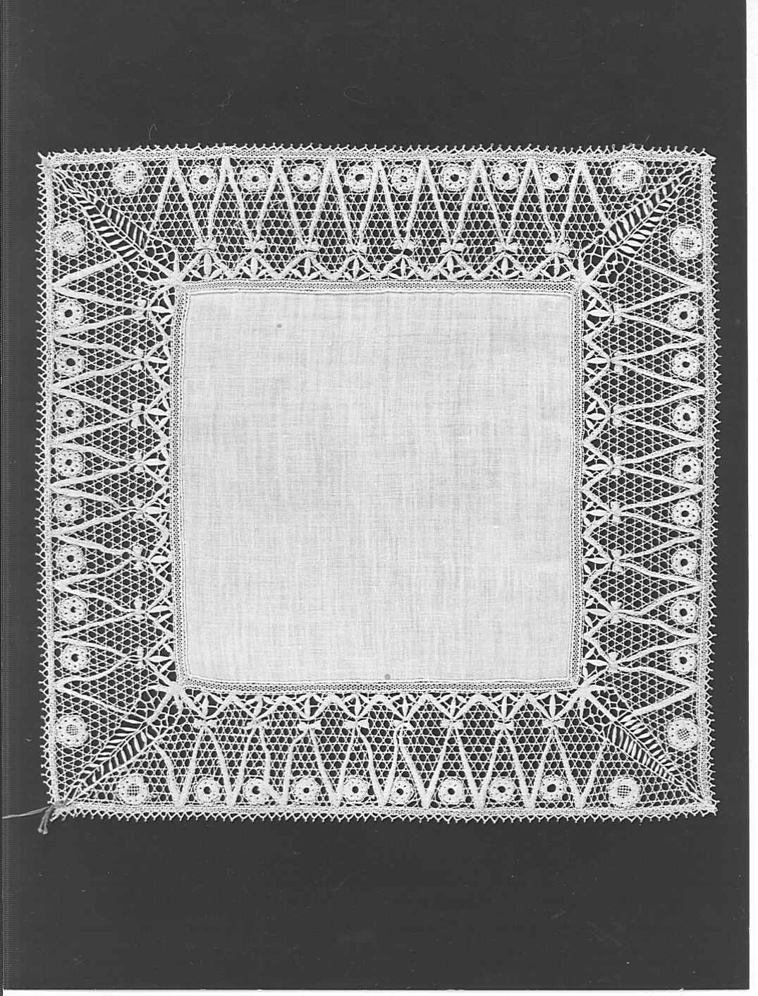 merletto, opera isolata - manifattura lombarda (sec. XX)