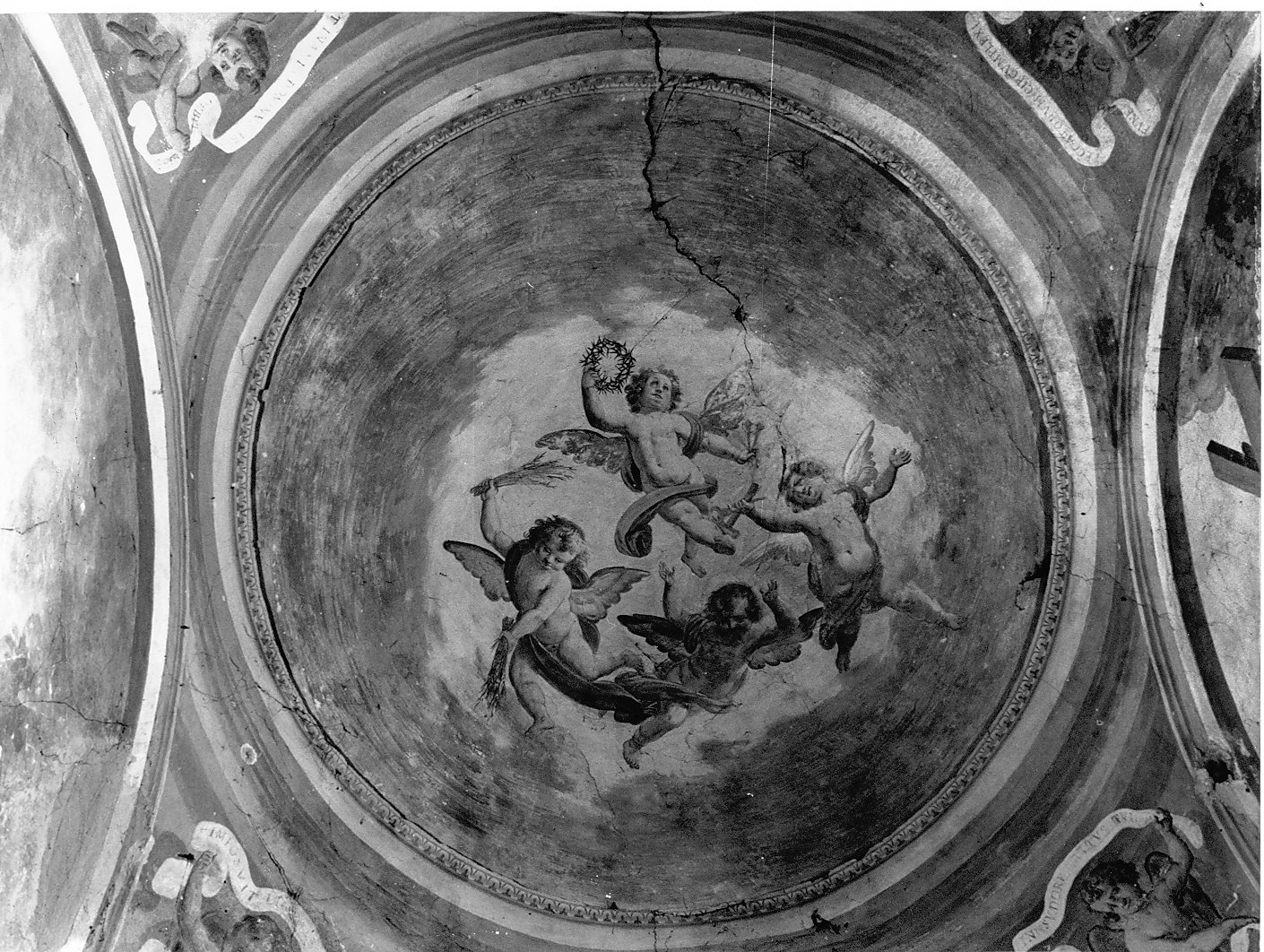 angeli con i simboli della passione (dipinto murale, elemento d'insieme) - ambito lombardo (seconda metà sec. XVII)