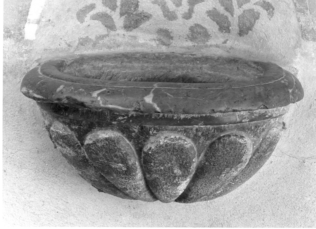 acquasantiera - da parete, opera isolata - ambito valtellinese (sec. XVIII)