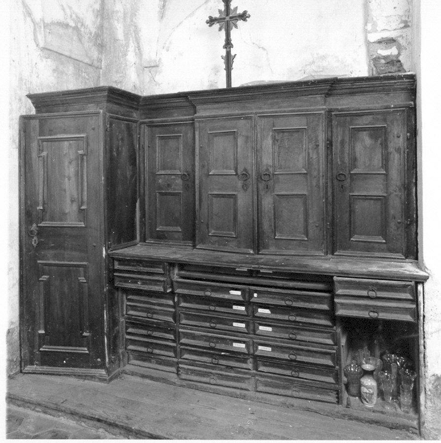 mobile da sacrestia con alzata, opera isolata - ambito valtellinese (sec. XVIII)