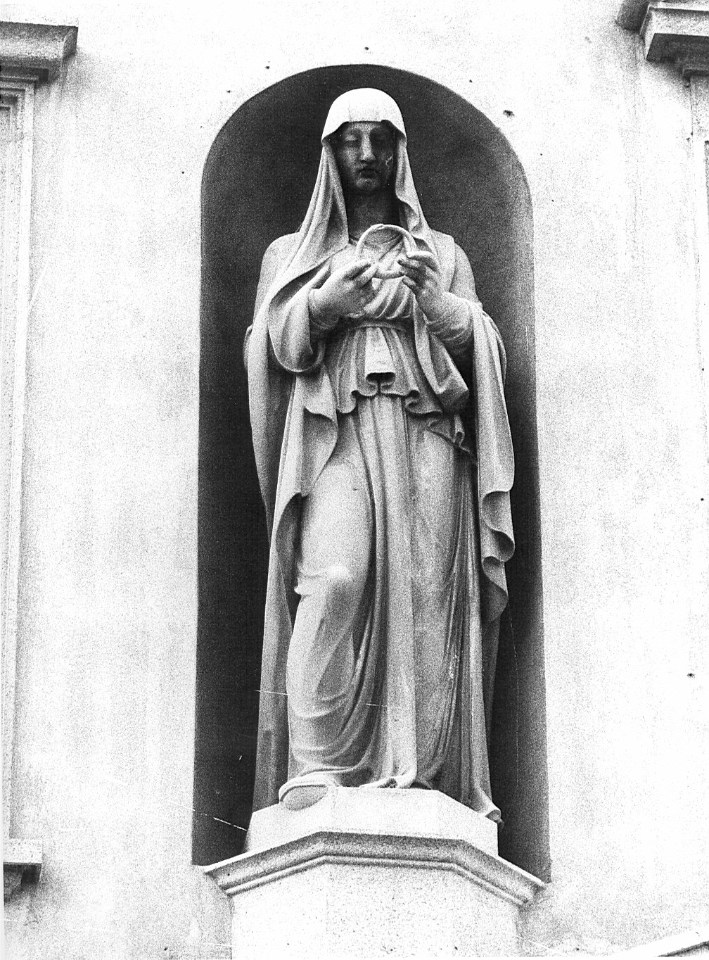 figura allegorica femminile (statua) di Vela Vincenzo (attribuito) (sec. XIX)