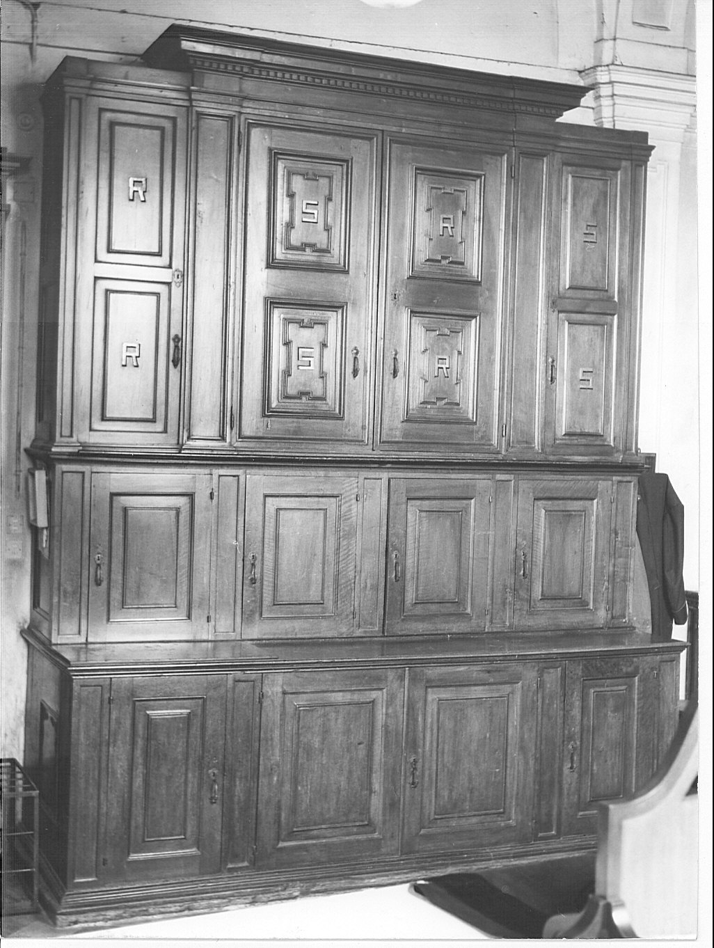 armadio da sacrestia, opera isolata - bottega lombarda (sec. XVII, sec. XVIII, sec. XIX)