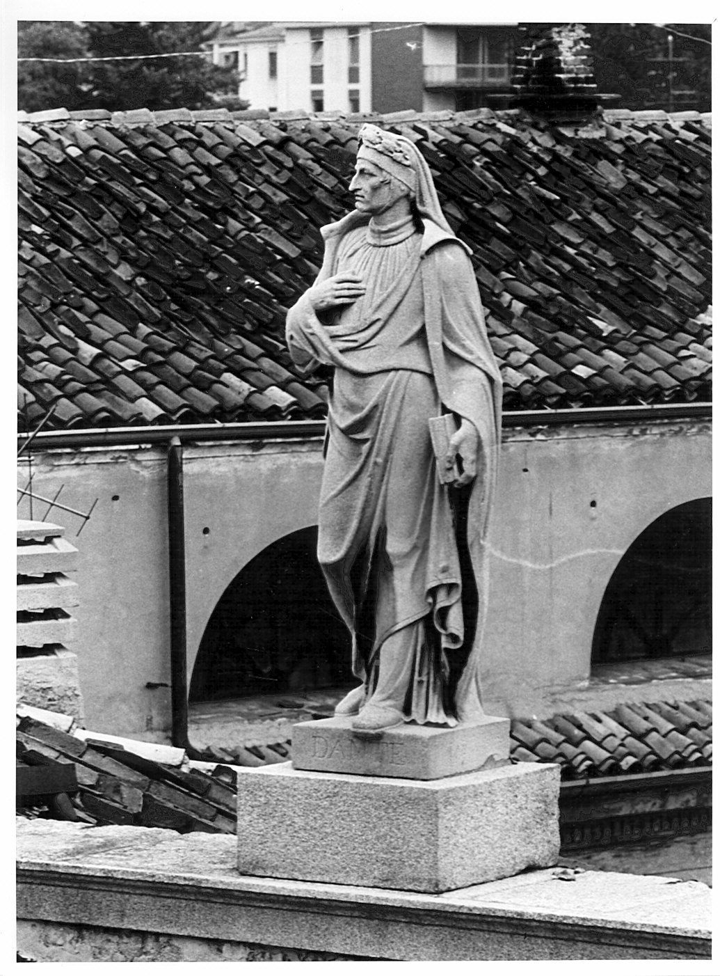 Dante (statua) di Comolli Giovanni Battista (sec. XIX)