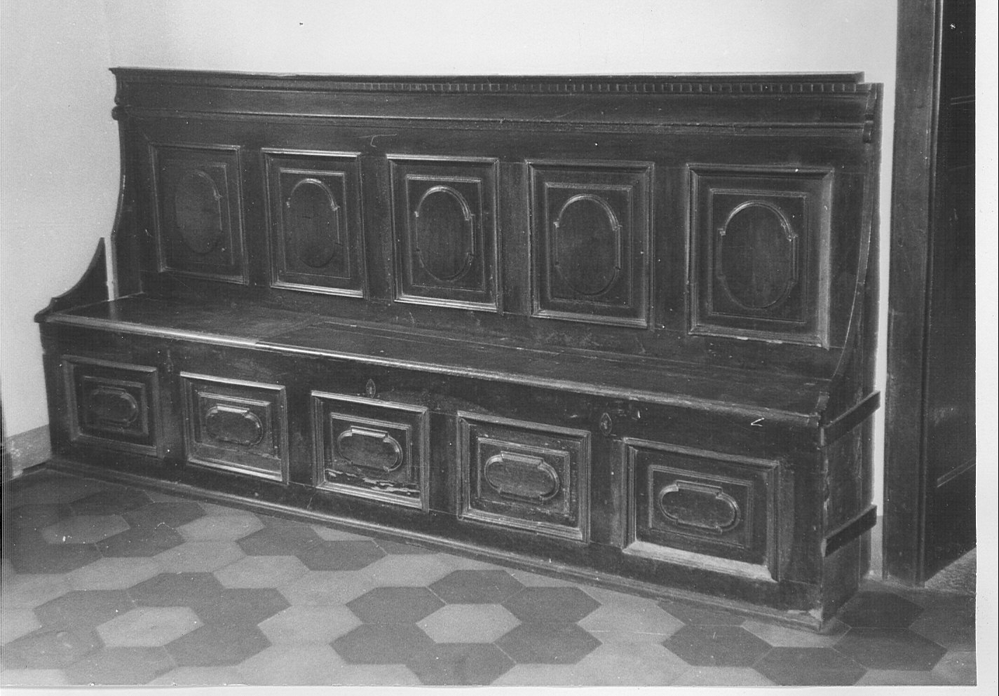 cassapanca - bottega lombarda (metà sec. XVII)