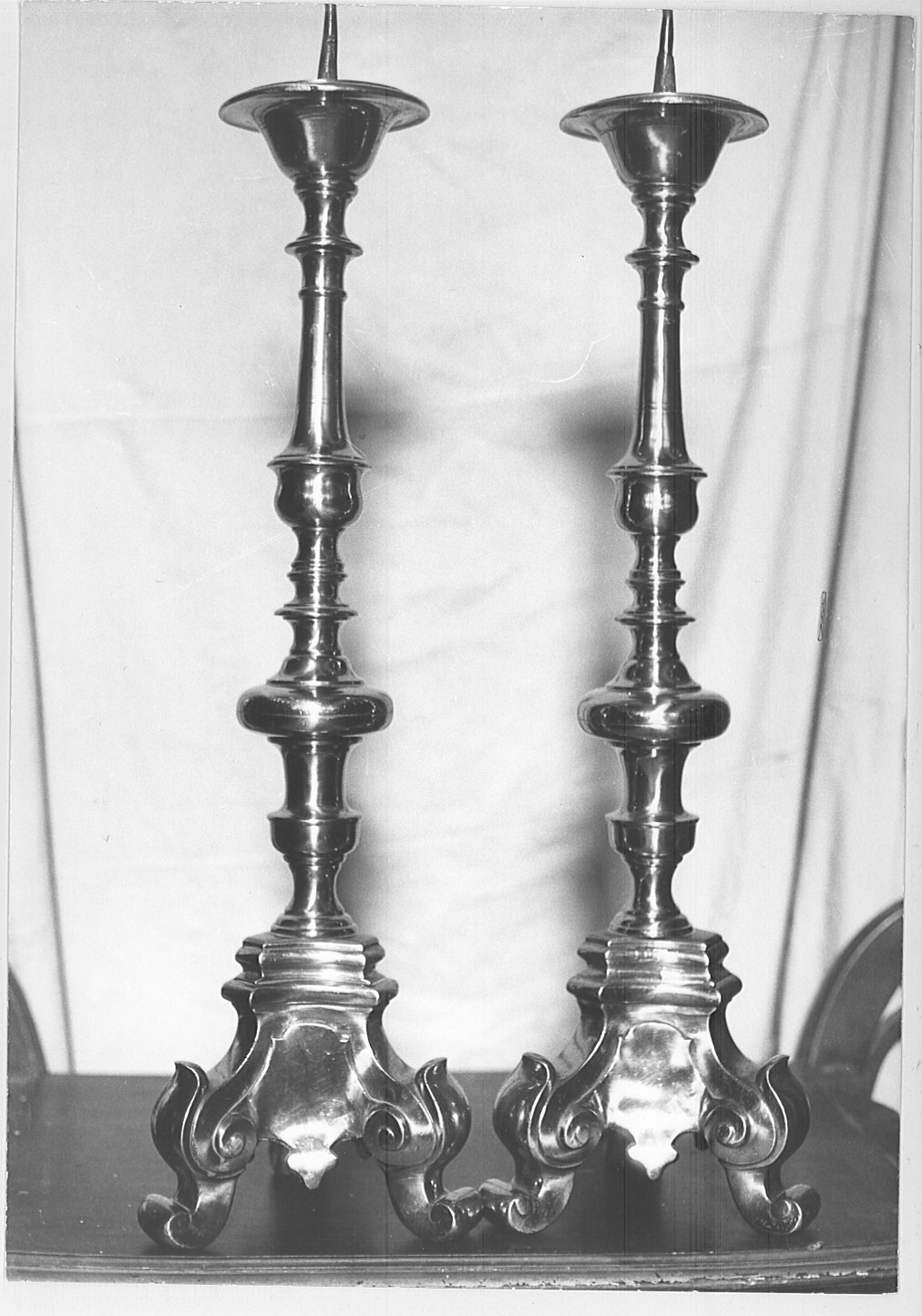 candeliere d'altare, serie - bottega lombarda (sec. XVIII)