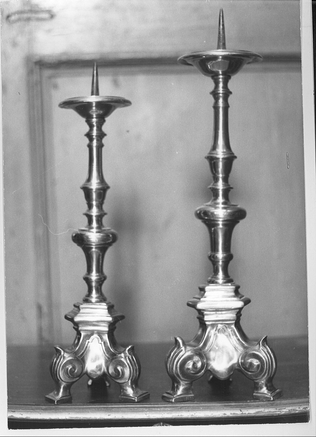 candeliere d'altare, serie - bottega lombarda (sec. XVIII)