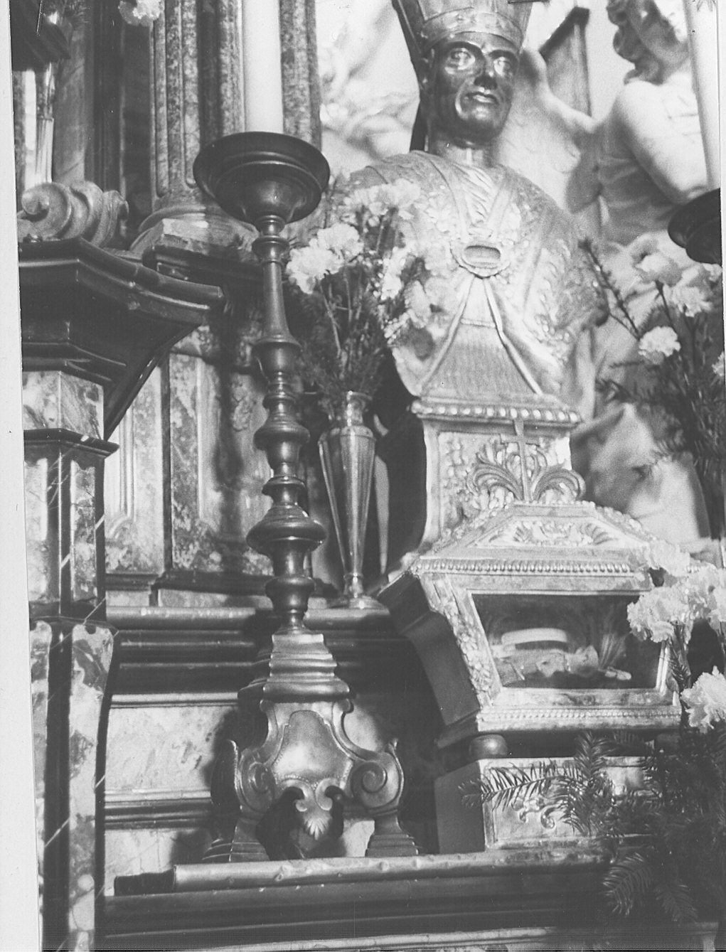 candeliere d'altare, serie - bottega lombarda (fine, fine sec. XVIII, sec. XIX)
