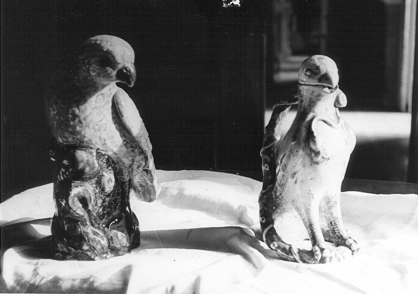 pappagalli (statua, coppia) - bottega lombarda (inizio sec. XX)