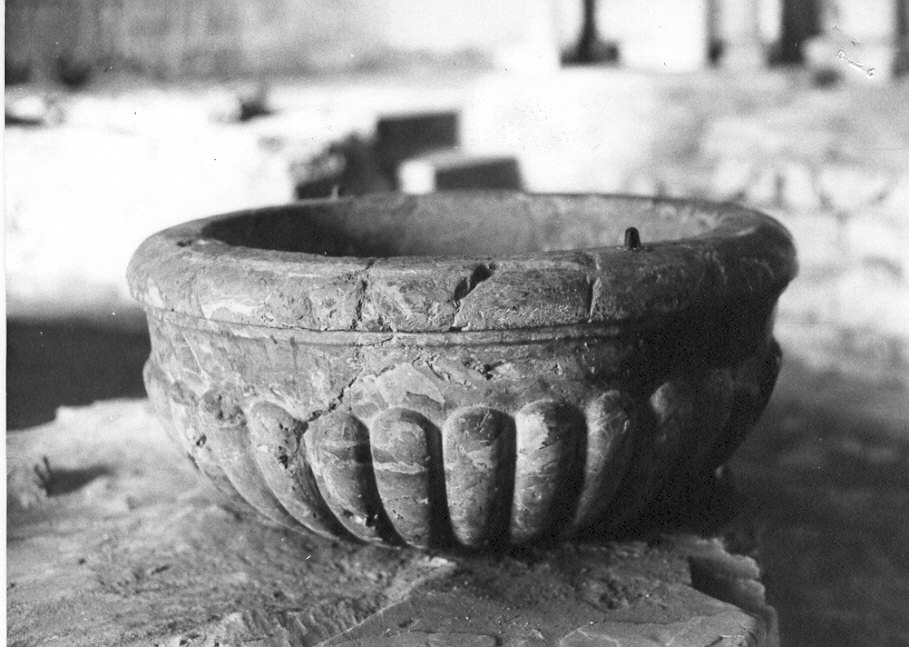 vasca battesimale, opera isolata - ambito lombardo (sec. XVIII)