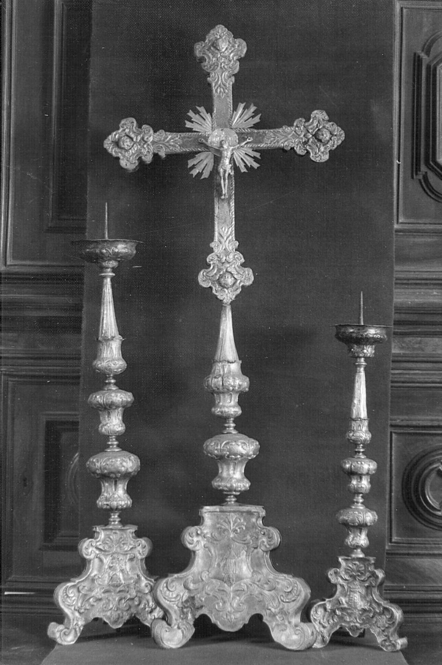 Servizio d'altare: serie di 12 candelieri con Crocifisso (servizio d'altare) - bottega lombarda (prima metà sec. XVIII)