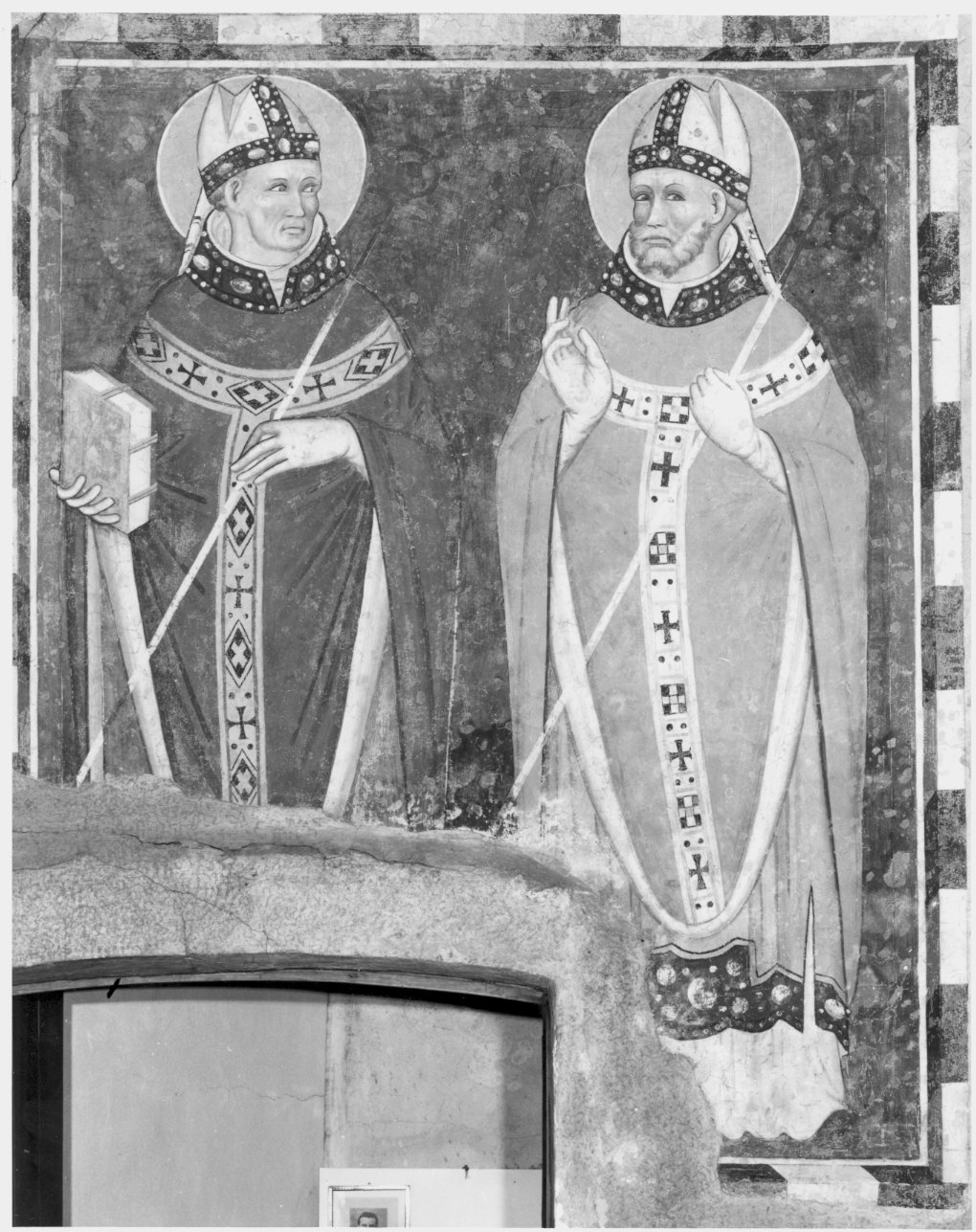 santi vescovi (dipinto murale) di Maestro della Tomba Fissiraga (attribuito) (secondo quarto sec. XIV)