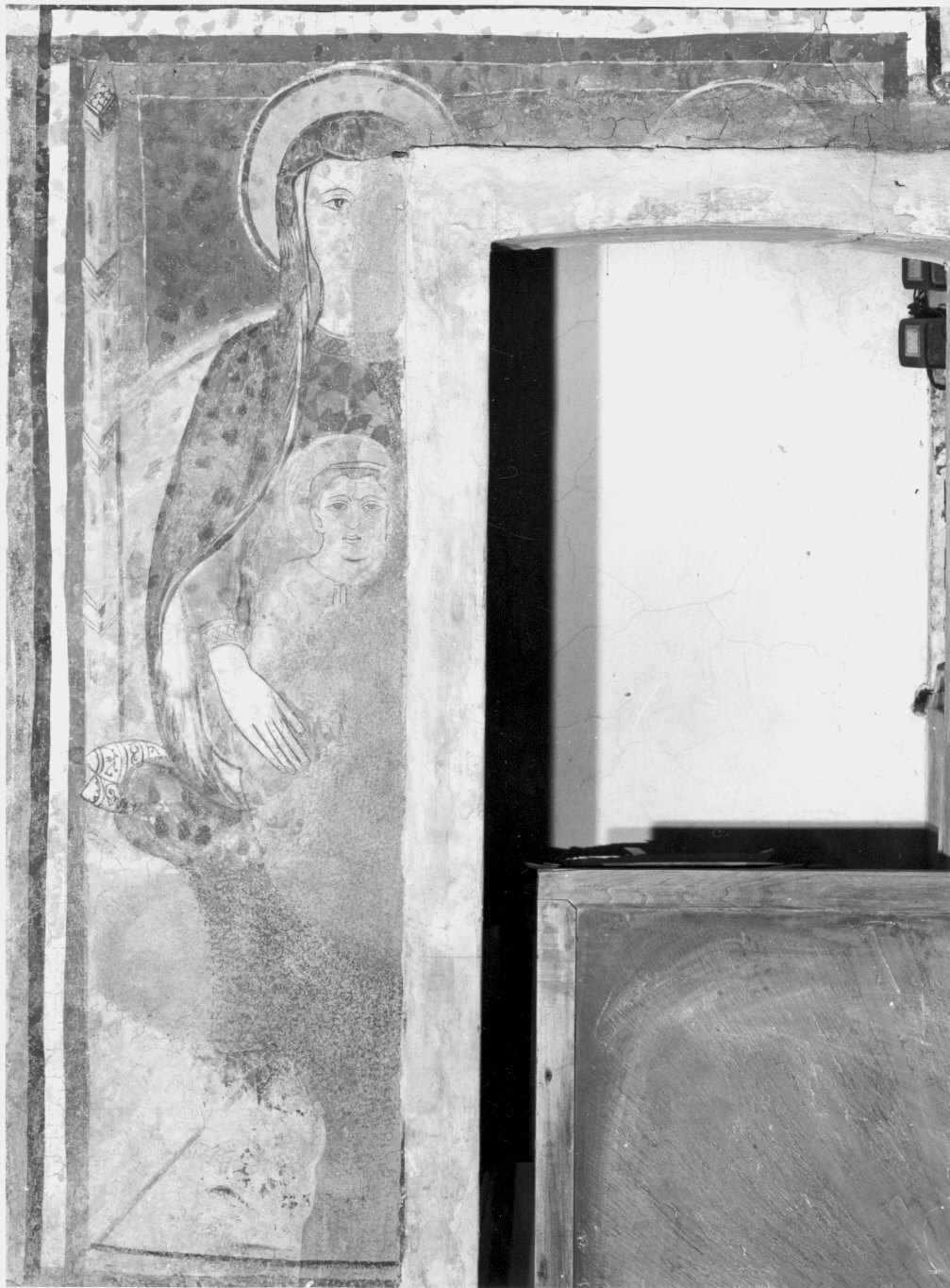 Madonna con bambino e San Giovanni Battista (dipinto murale) - ambito lombardo (inizio sec. XIV)