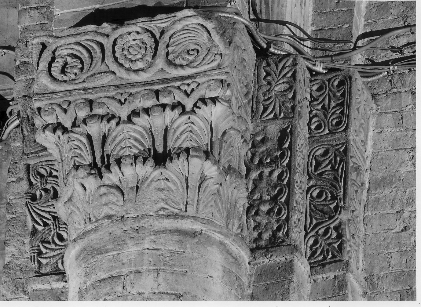 capitello di semipilastro, opera isolata - bottega lombarda (fine/inizio secc. XI/ XII)