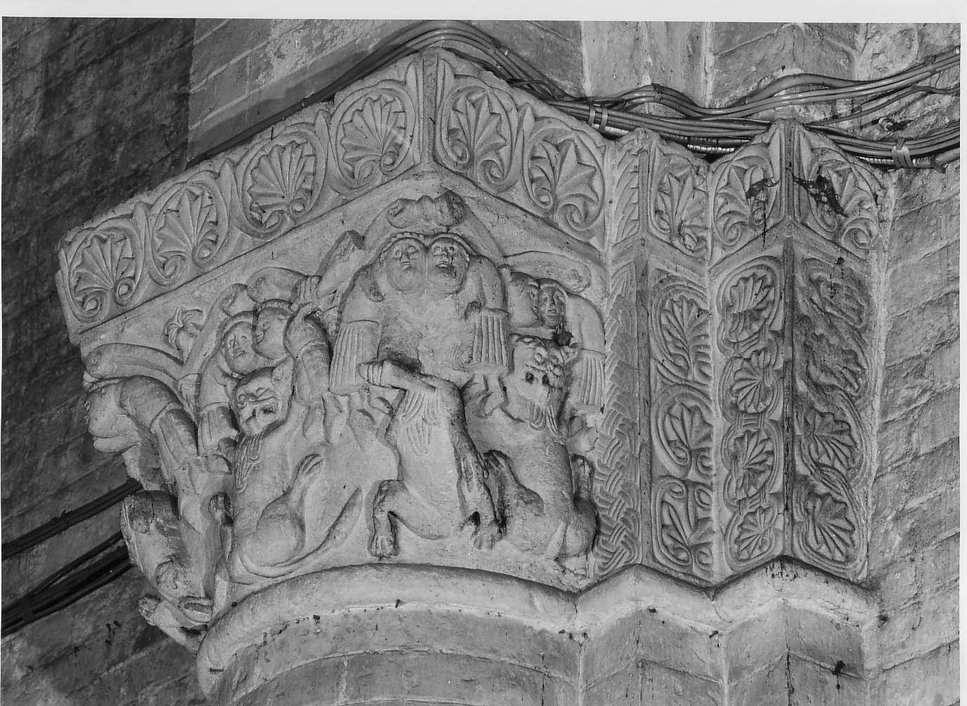 capitello di semipilastro, opera isolata - bottega lombarda (fine sec. XI)