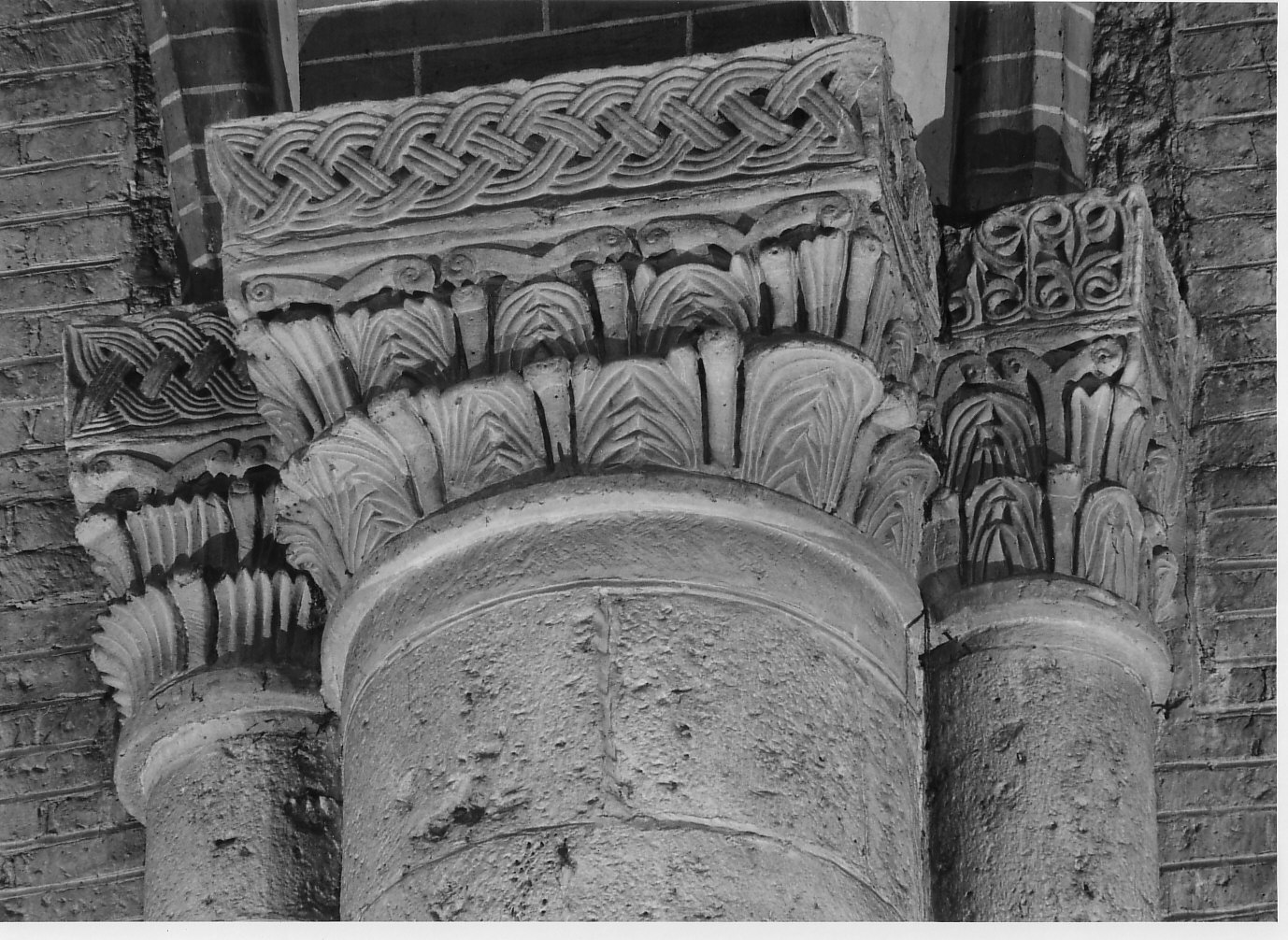 capitello di pilastro, opera isolata - bottega lombarda (fine/inizio secc. XI/ XII)