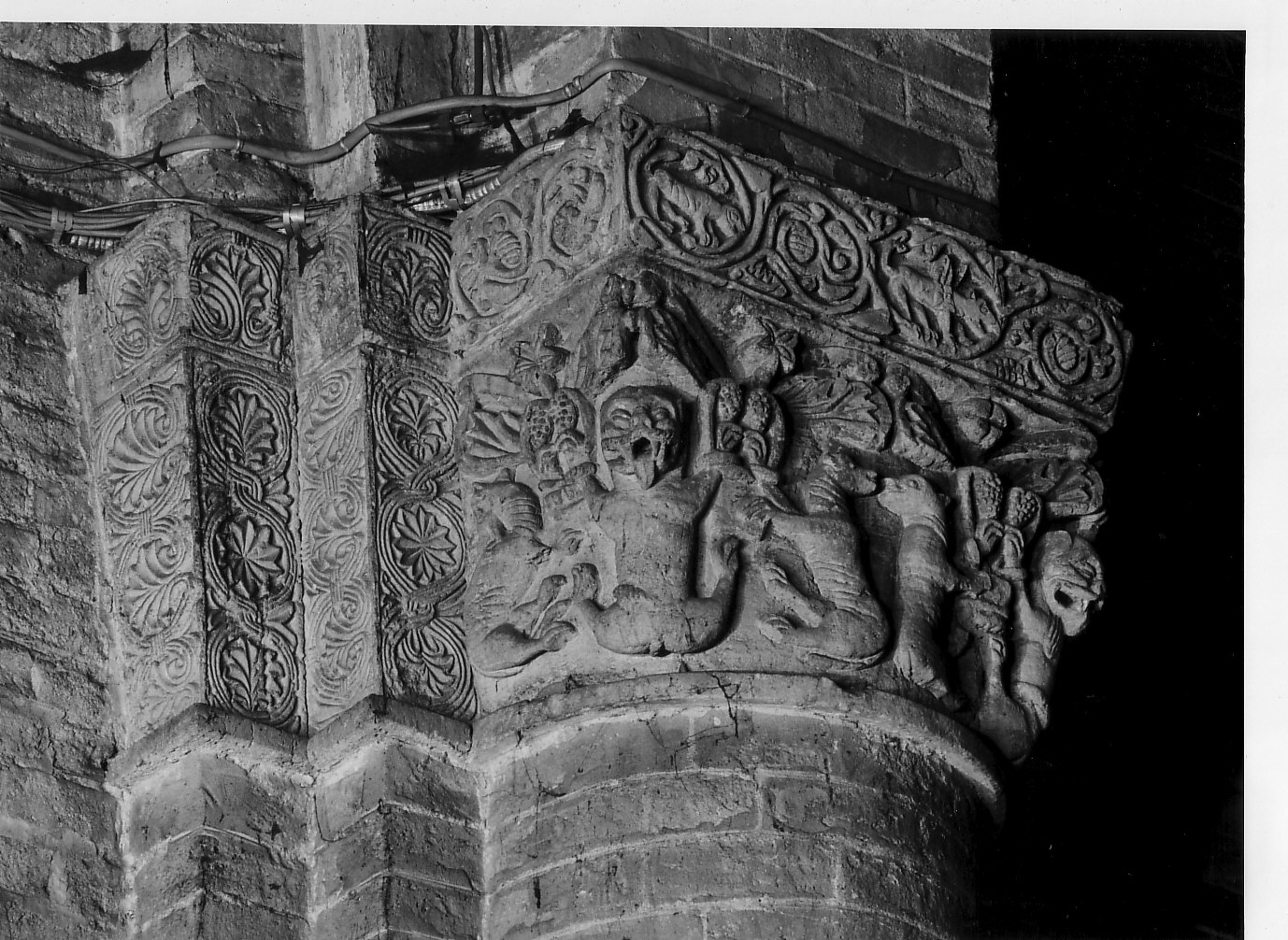 capitello di semipilastro, opera isolata - bottega lombarda (fine sec. XI)