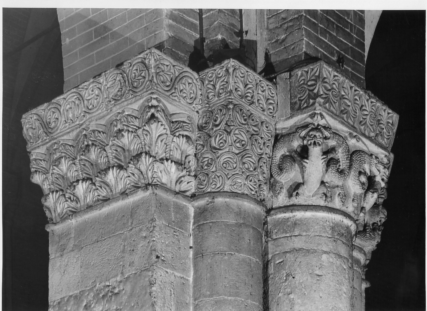 capitello di pilastro, opera isolata - bottega lombarda (fine sec. XI)