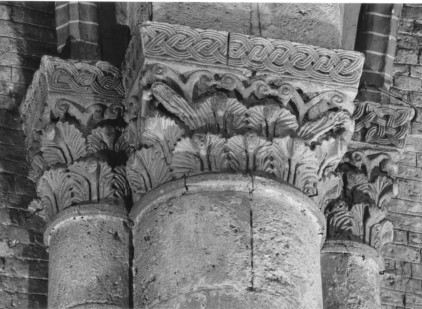 capitello di pilastro, opera isolata - bottega lombarda (fine sec. XI)