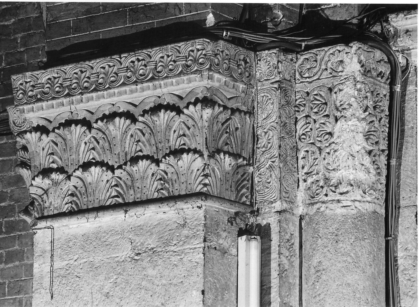 capitello di pilastro, opera isolata - bottega lombarda (fine sec. XI)