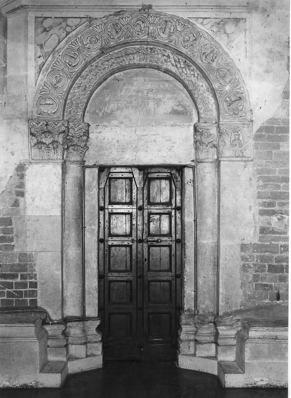 portale - ad arco, opera isolata - bottega lombarda (fine sec. XI)