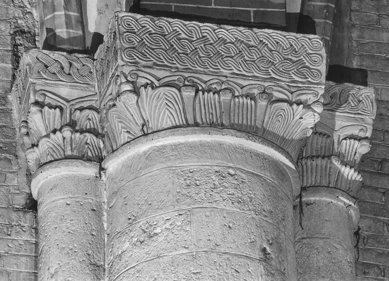 capitello di pilastro, opera isolata - bottega lombarda (fine/inizio secc. XI/ XII)