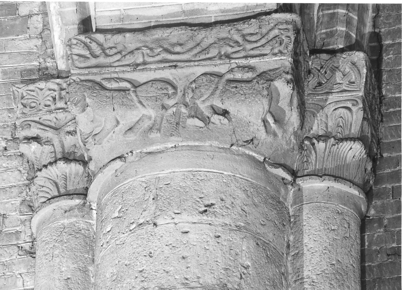 capitello di pilastro, opera isolata - bottega lombarda (fine/inizio secc. XI/ XII)