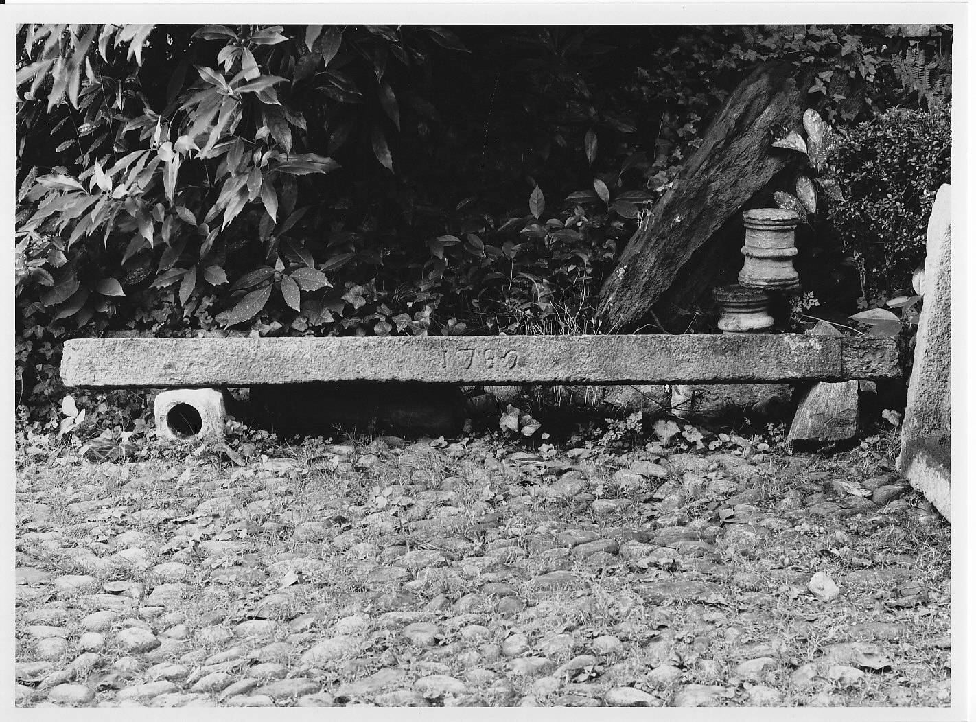 architrave di portale, opera isolata - bottega valtellinese (sec. XVIII)