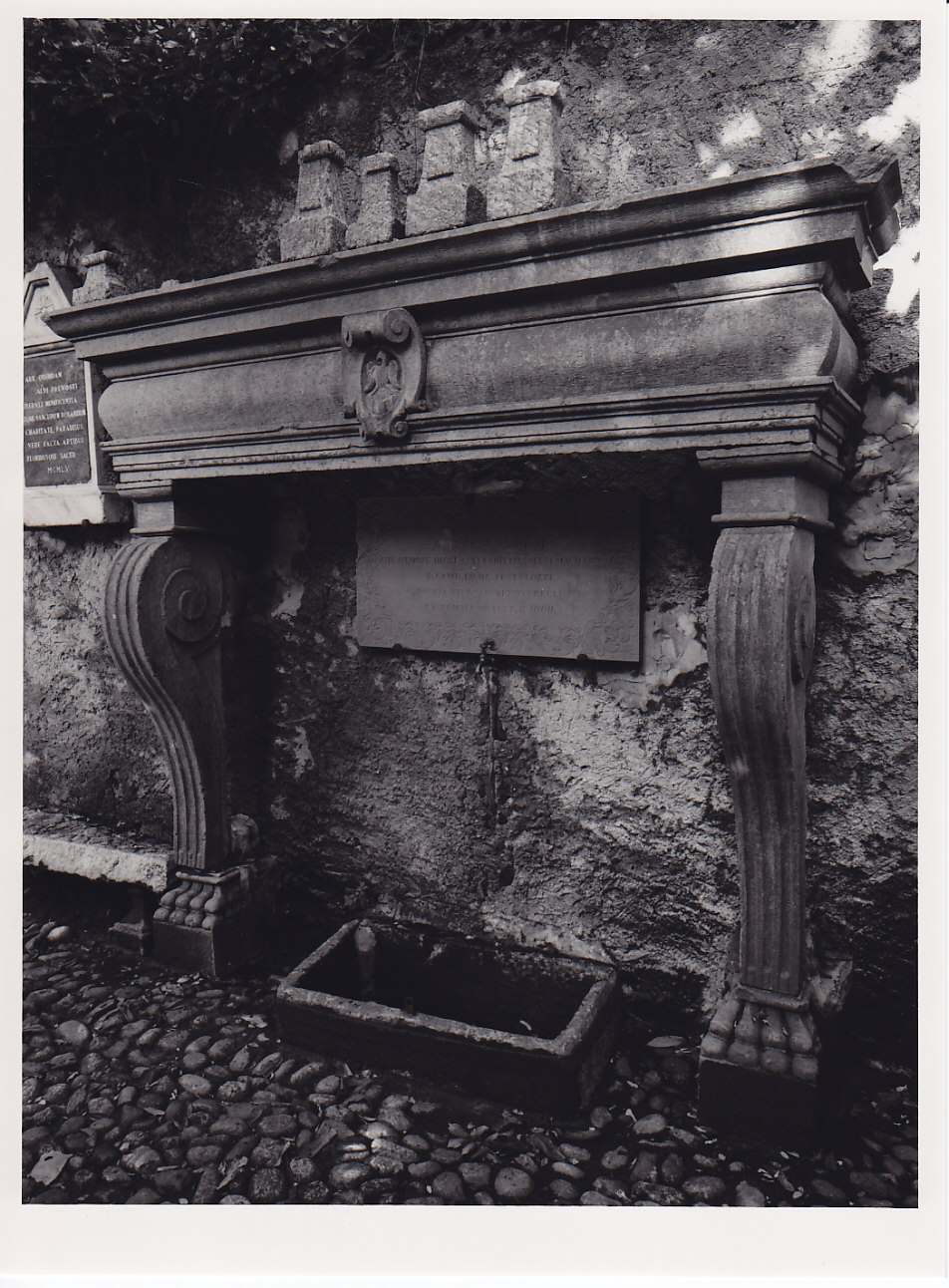 caminetto, opera isolata - bottega valtellinese (secc. XVII/ XVIII)