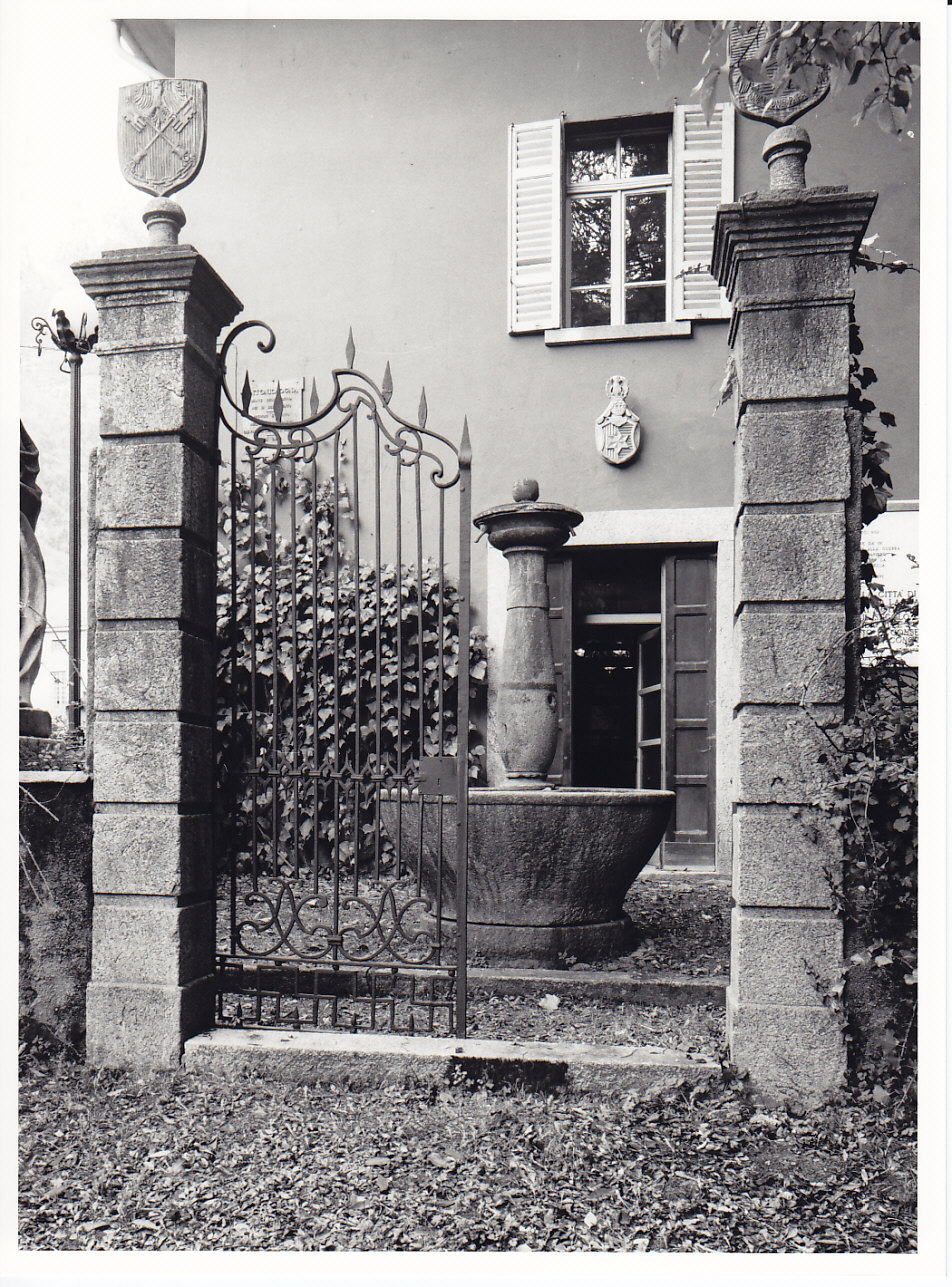 pilastro, coppia - bottega valtellinese (secc. XVI/ XVIII)