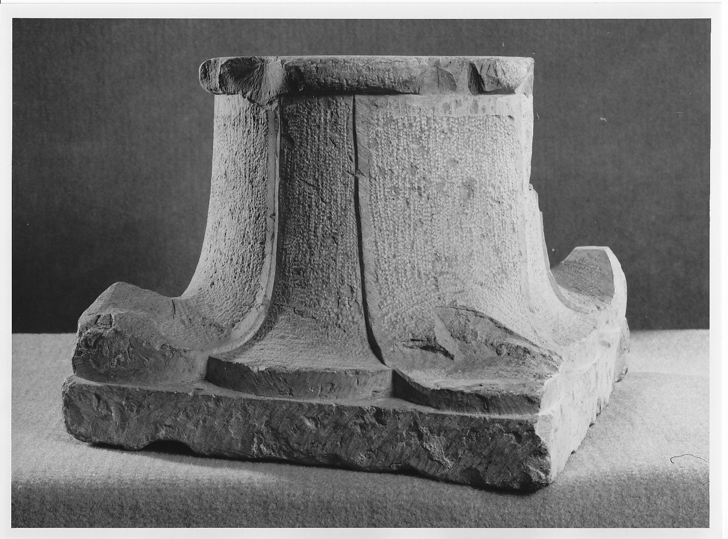 capitello, opera isolata - bottega valtellinese (sec. XIV)