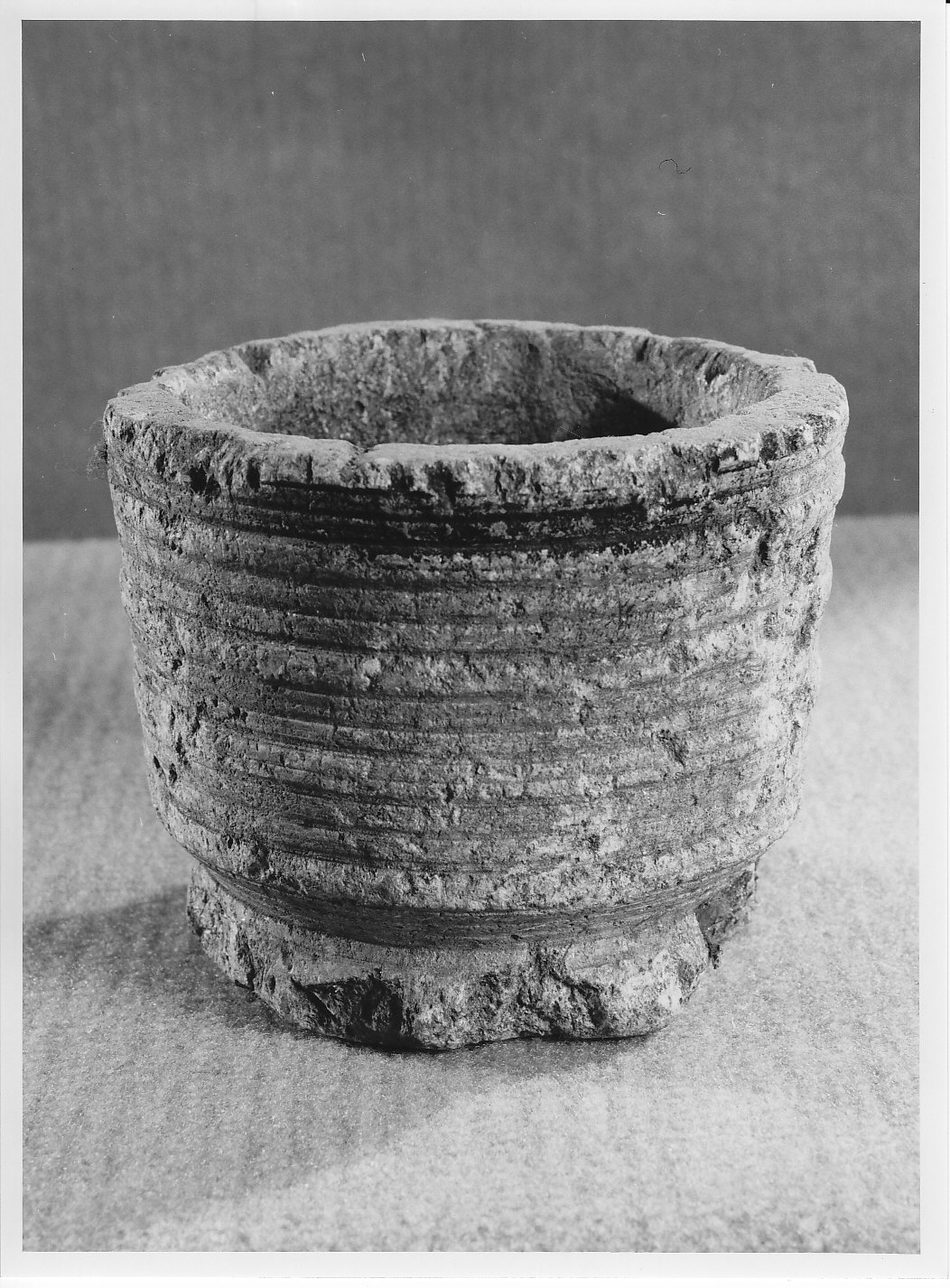 vasetto, opera isolata - bottega valtellinese (secc. XVII/ XVIII)