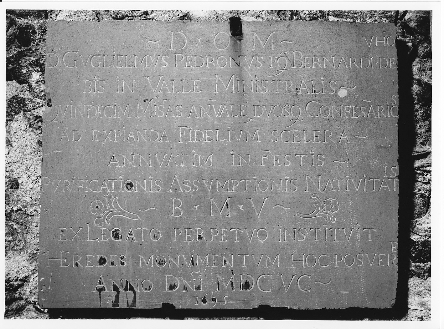 lapide tombale, opera isolata - bottega valtellinese (sec. XVII)