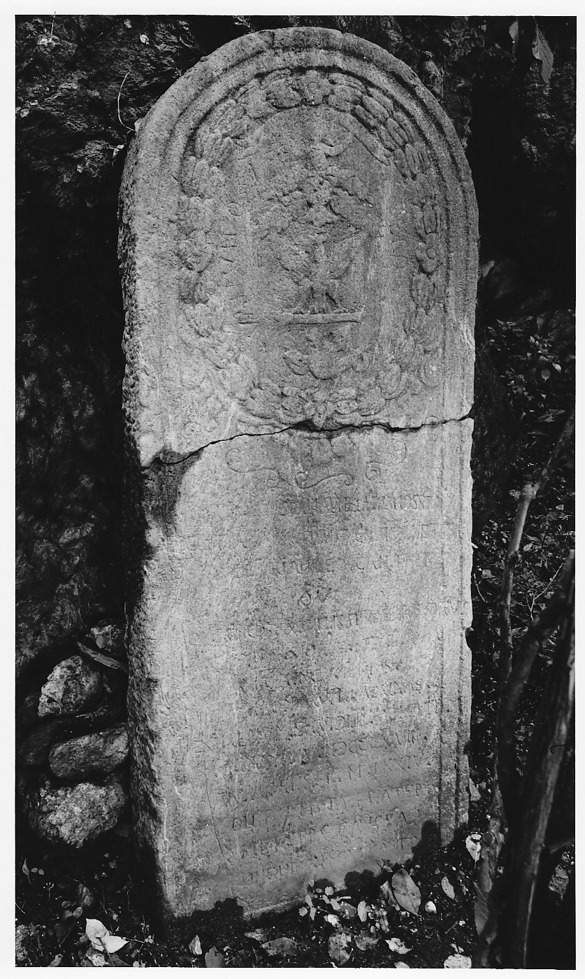 lapide tombale, opera isolata - bottega valtellinese (sec. XIX)